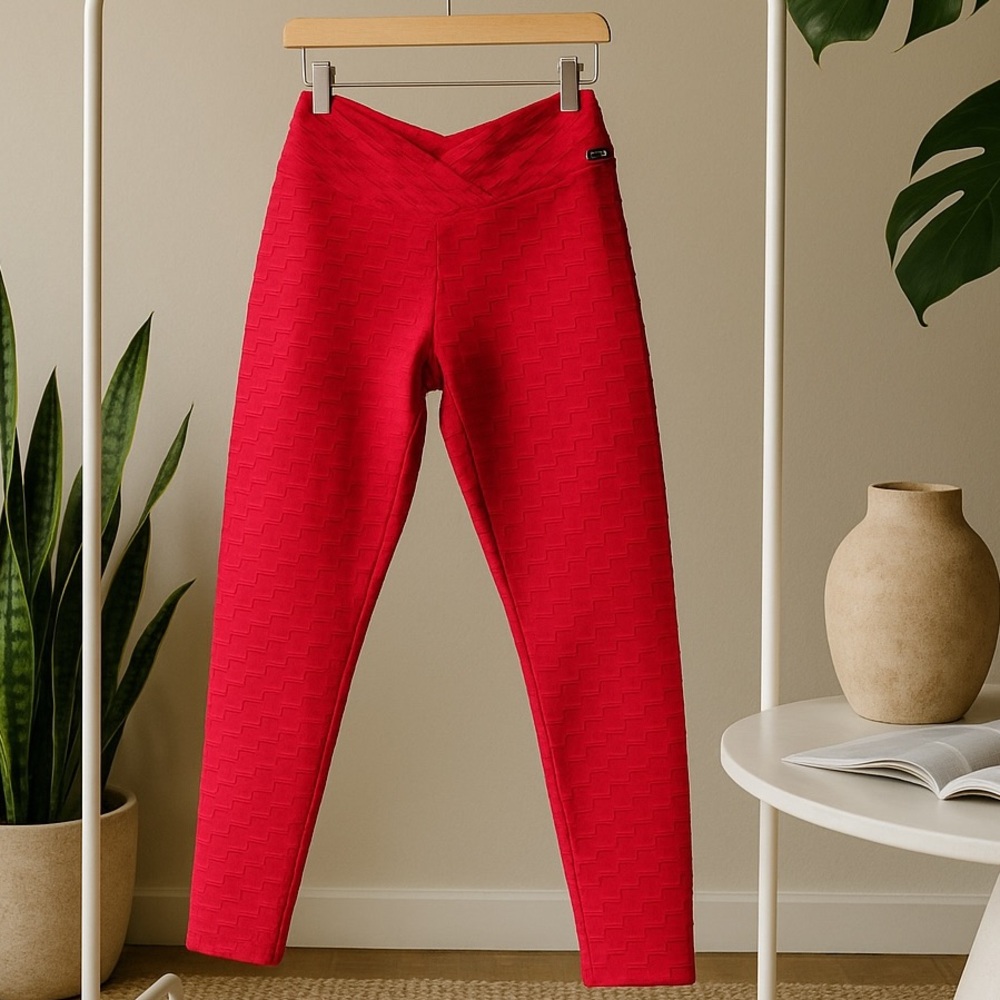 Bold Red High-Waisted Leggings with Streamlined Design